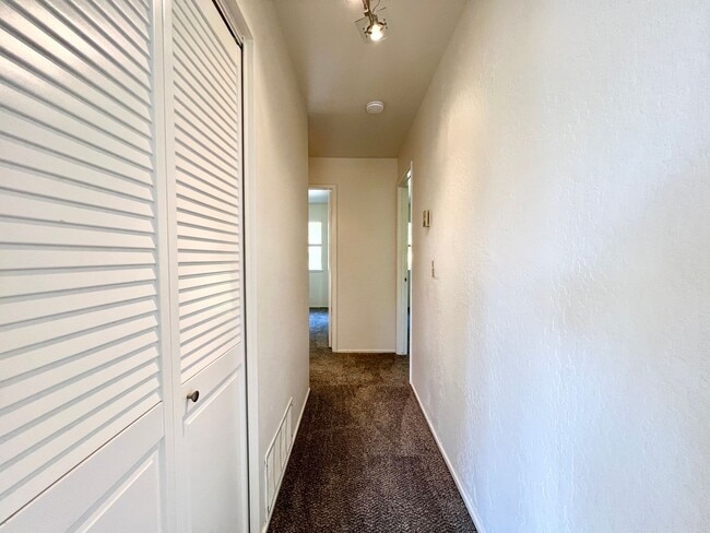 Building Photo - Spacious 4-Bed, 3-Bath Single-Family Home ...