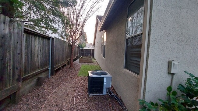 Building Photo - Excellent single story, 4 bedroom 3 bath home in Ashley Woods, a gated Granite Bay Neighborhood.