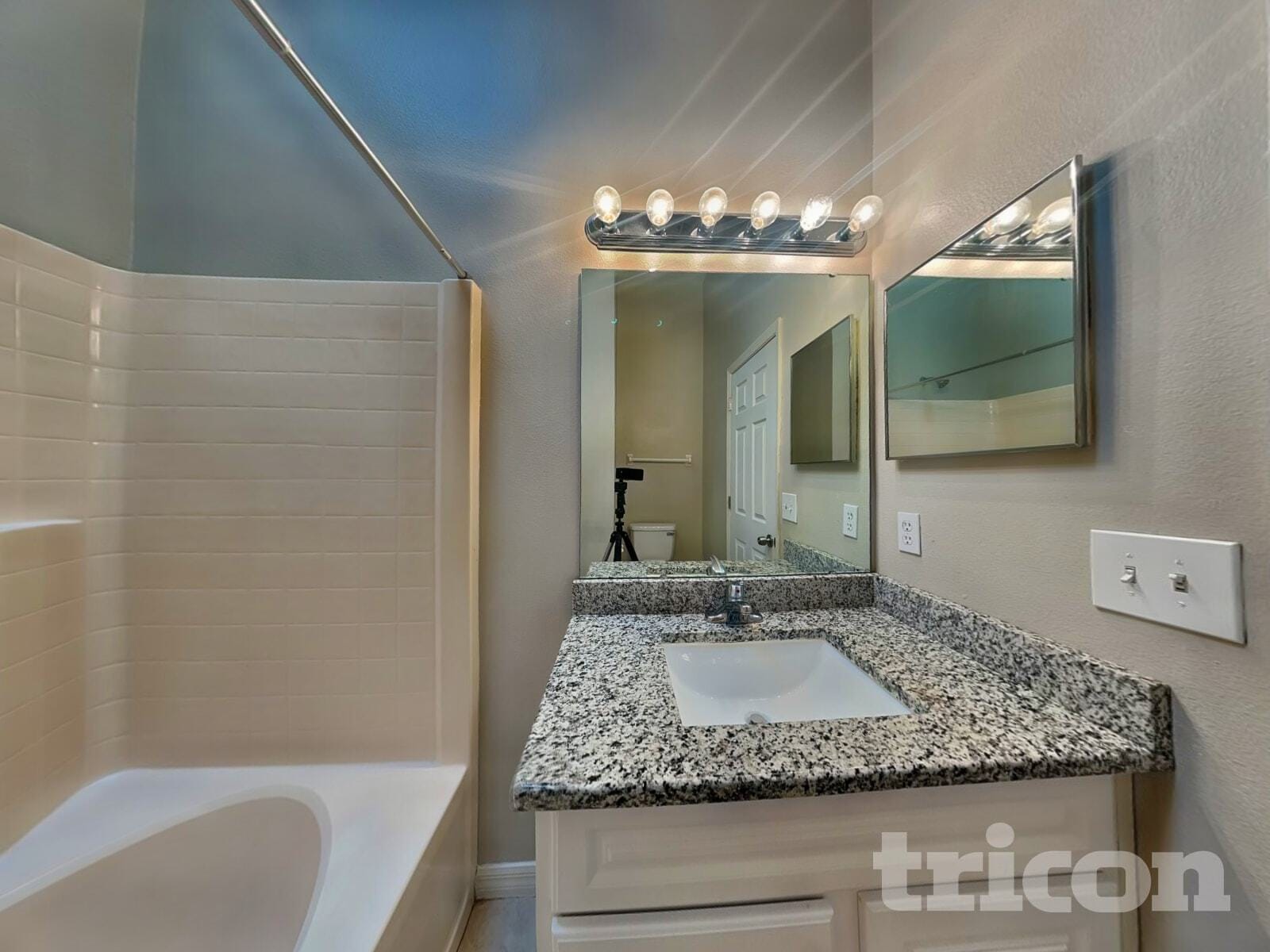 Building Photo - 17128 Woodcrest Way
