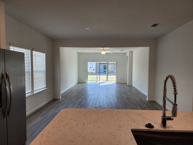 Building Photo - Spacious 3BR Home in Quiet Jacksonville Ne...