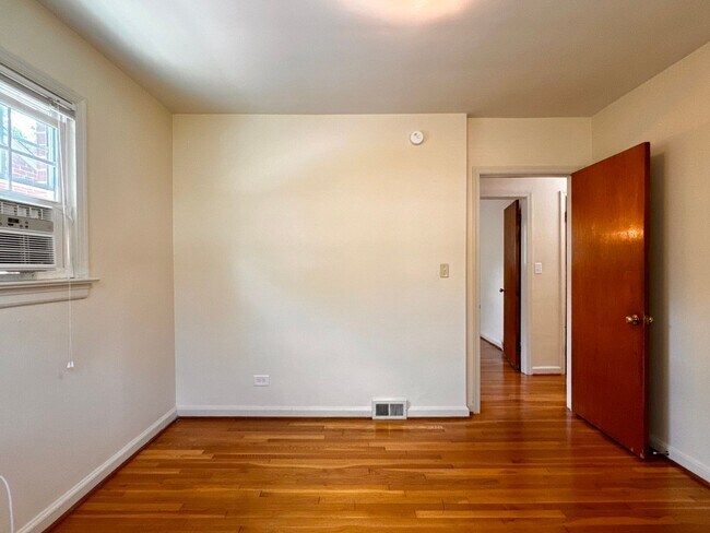 Building Photo - 1506 Broad Ave