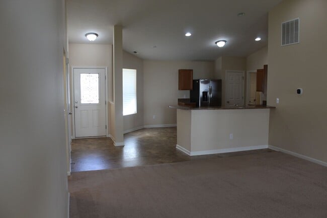 Building Photo - Beautiful 3 BR Ranch in Brownsburg!