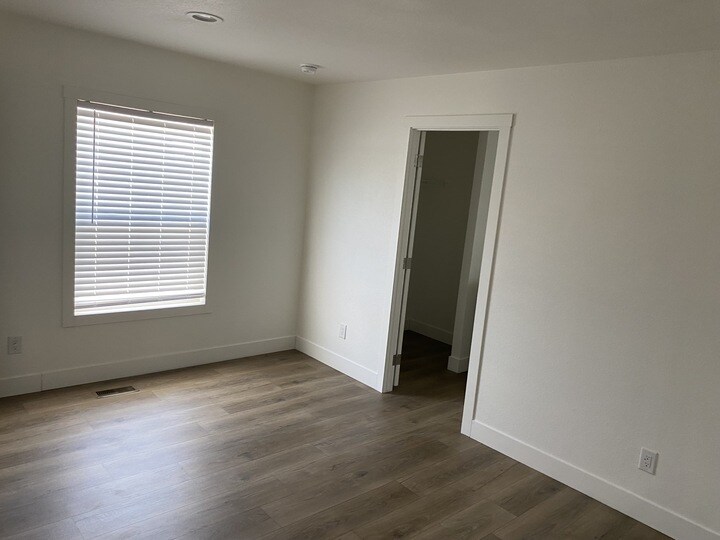 Building Photo - 2060 N Center St