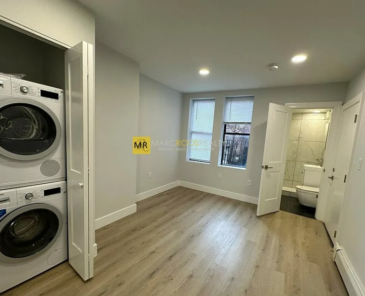 Building Photo - 43 Joy St