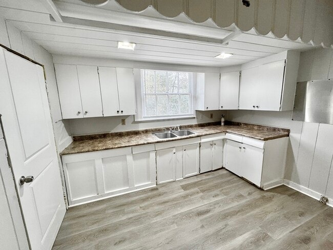 Building Photo - 3592 Vivia Ave