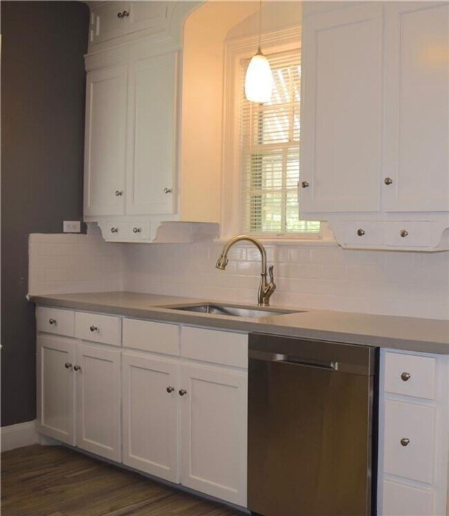 Building Photo - 1101 W 22nd St