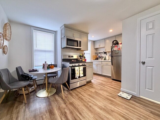 Building Photo - 331 4th St