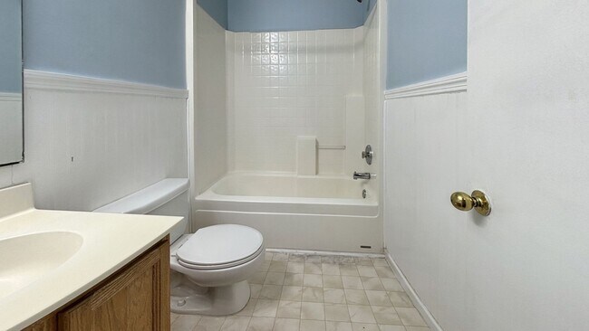 Building Photo - 3 Bedroom, 2.5 Bath - Ladson Area