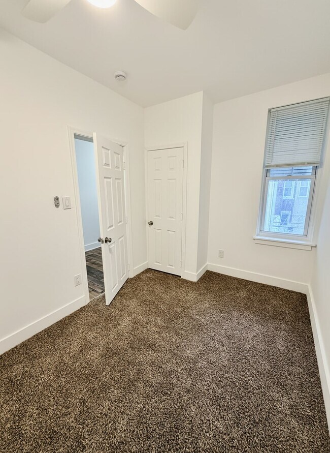 Building Photo - 2072 Pickwick St