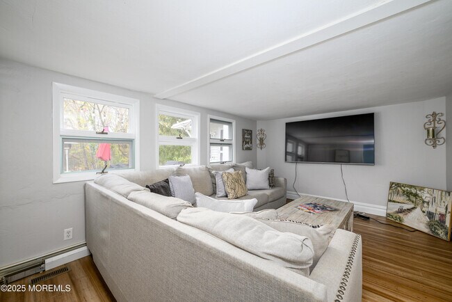 Building Photo - 19 Reids Hill Rd