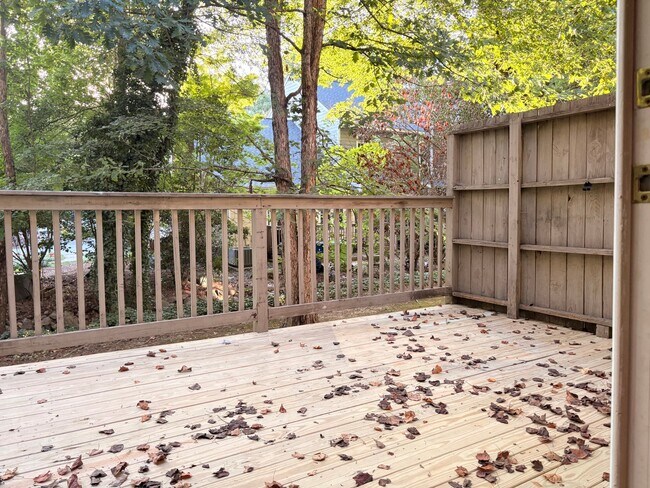 Building Photo - 6813 Glendower Rd