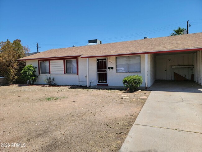 Primary Photo - 621 E Papago Dr