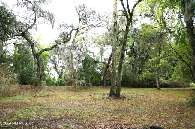 Building Photo - 8131 Fort Caroline Rd