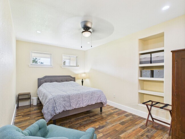 Building Photo - All Utilities are Included