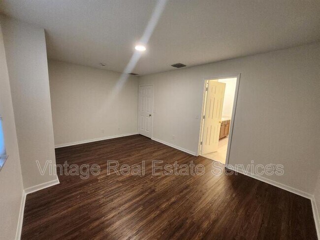 Building Photo - 9333 Stone River Pl