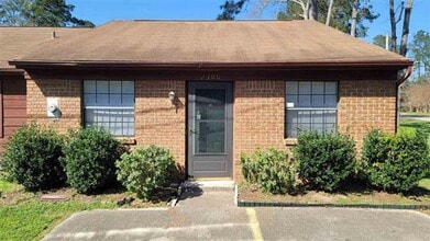 Building Photo - Cute 2 bedroom 1.5 bath townhome