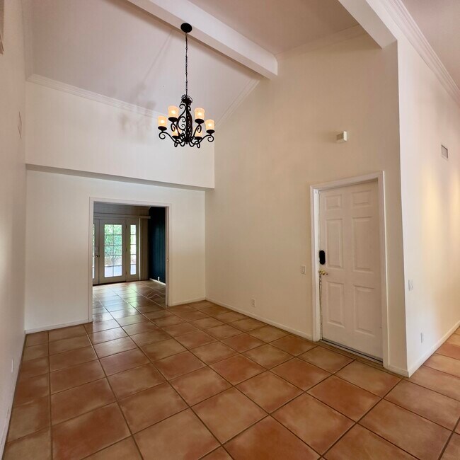Building Photo - 40064 Silktree Ct