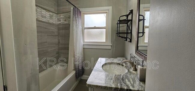 Building Photo - 1824 Meadow Lake Dr