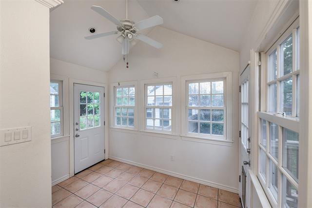 Building Photo - 4421 Calmont Ave