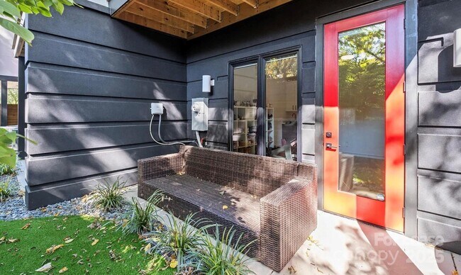 Building Photo - 2712 N Davidson St