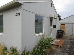 Building Photo - 0352