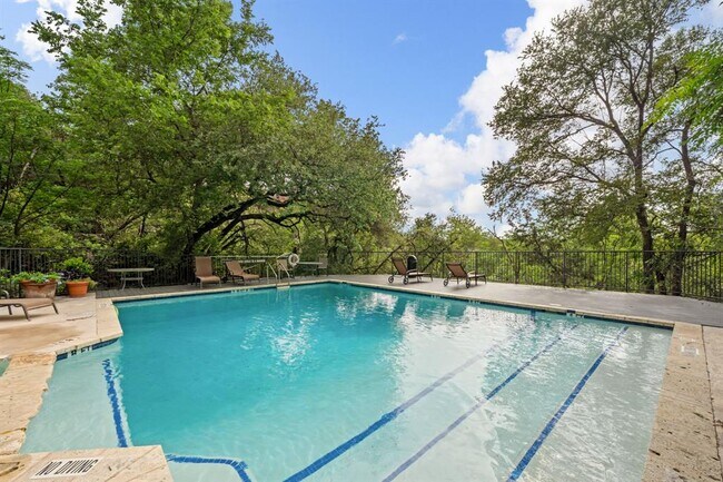 Building Photo - 4711 Spicewood Springs Rd