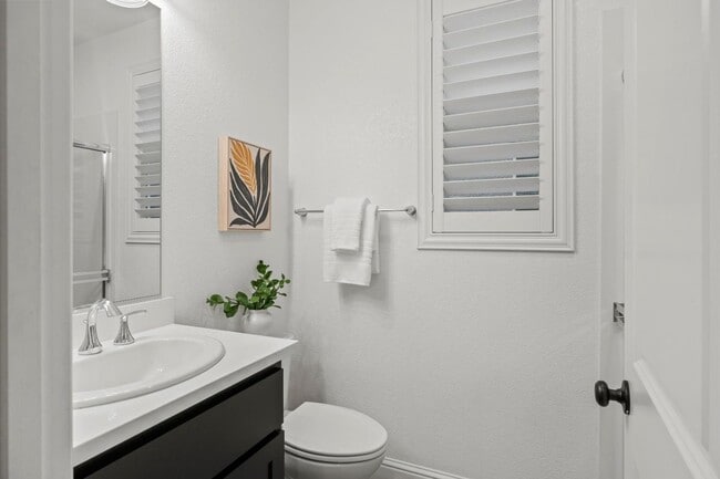 Building Photo - 4 Bedroom Upscale Rocklin Home Available NOW