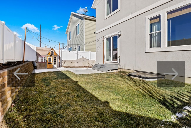 Building Photo - 437 S Burr Oak Ln