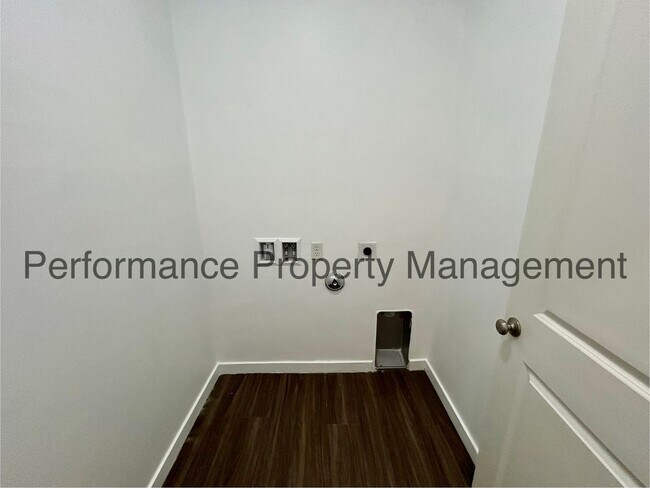 Building Photo - Stunning 3 Bed/2 Bath S Bakersfield Home w/ Solar, RBP & Security Deposit Alternative