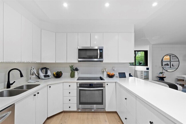 Building Photo - 141 Crandon Blvd