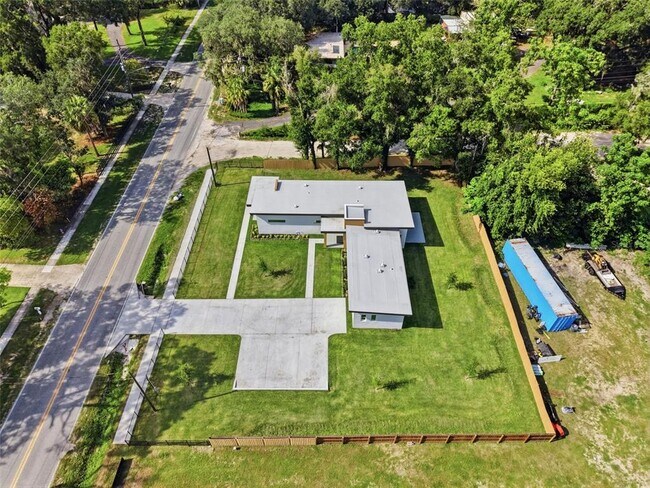 Building Photo - 561 N Thompson Rd