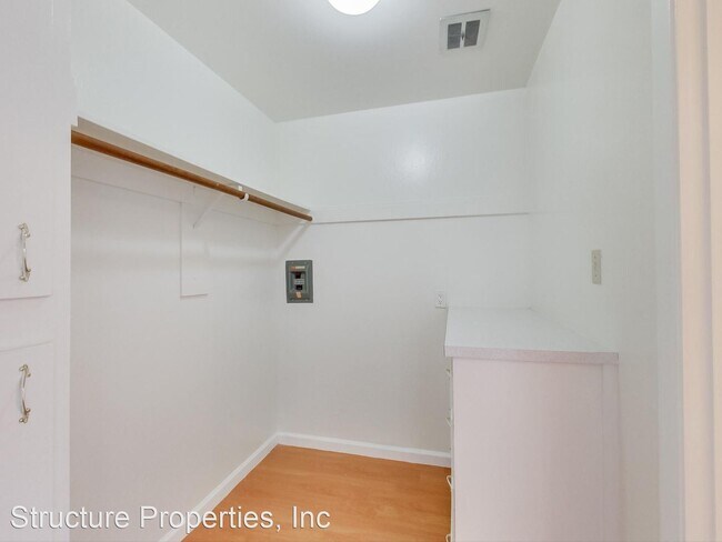 Building Photo - 355 24th Ave