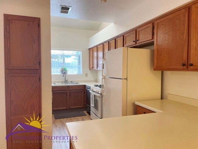 Building Photo - Spacious Two-story 2 Bed 2 Bath 1,564 Sq. Ft. North Sacramento Condo