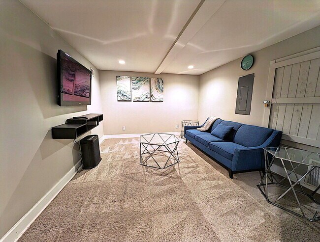 Building Photo - Stylish & Convenient Atlanta Room: All-Inclusive Living!