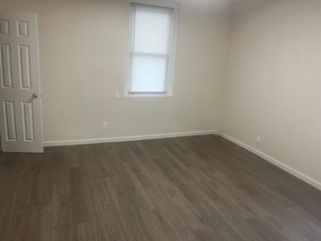 Building Photo - 11XX E 221st St