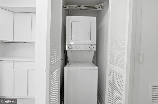 Building Photo - 1808 Old Meadow Rd