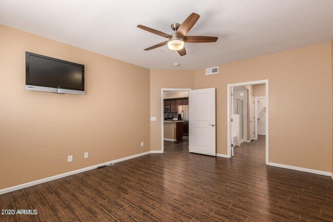 Building Photo - 900 S Canal Dr