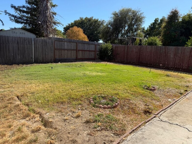 Building Photo - 8732 El Toreador Way