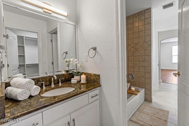 Building Photo - 6528 Calle Placido Dr