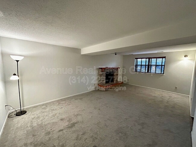 Building Photo - 662 Lakewood Dr