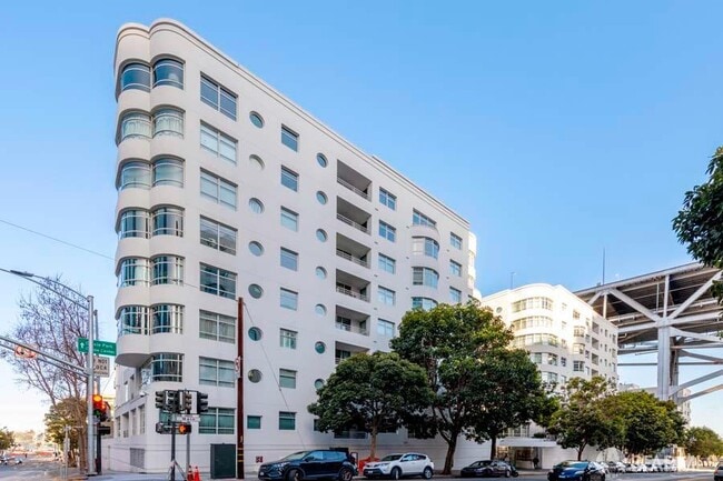 Building Photo - 403 Main St