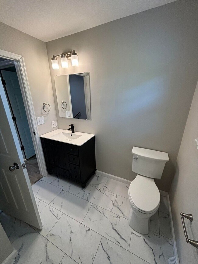 Building Photo - 3 Bedroom Townhome in Emmaus