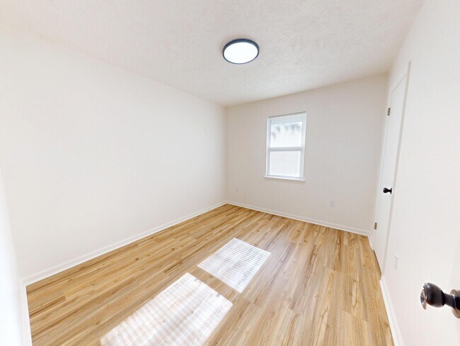 Building Photo - 4072 Melrose Dr