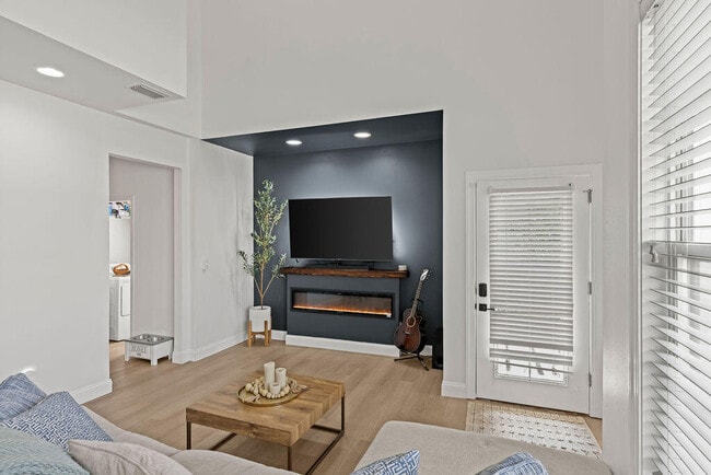 Building Photo - 97 Mantero Way