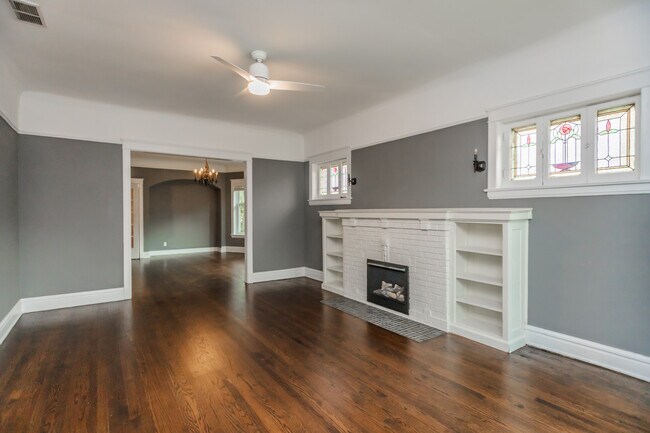 Building Photo - 334 S Oak Park Ave