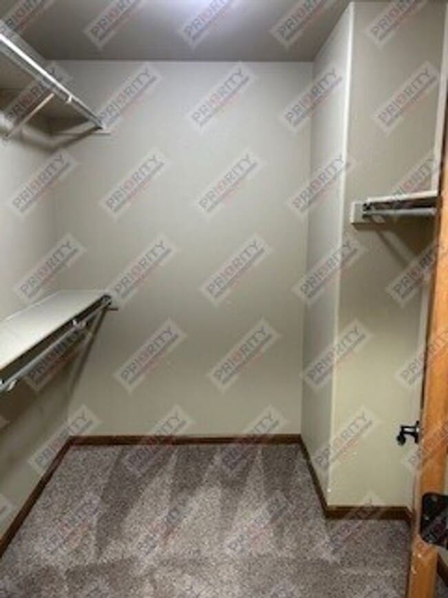 Building Photo - Spacious Home with Everything You’re Looki...