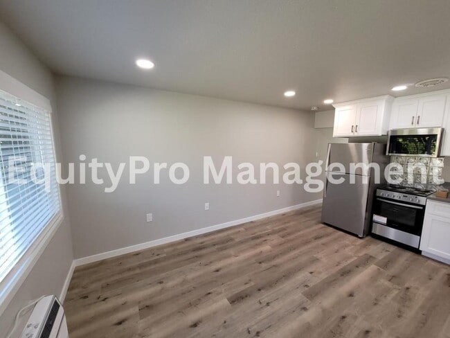 Building Photo - 7043 Pickering Ave