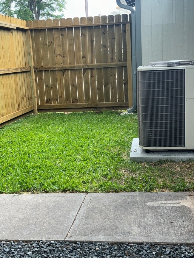 Building Photo - 1408 W 34th St