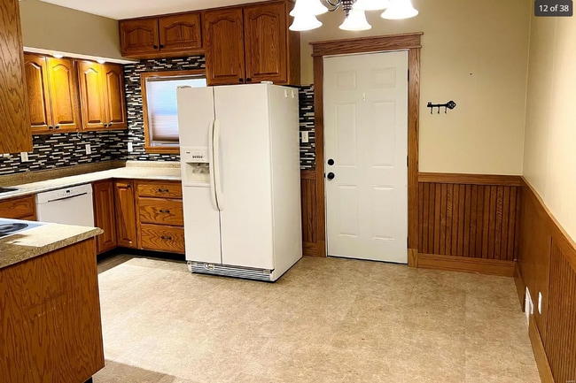 Building Photo - 523 S Washington St