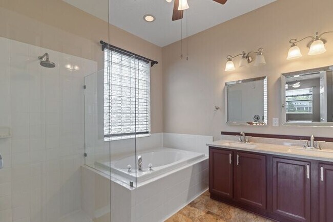Building Photo - Executive Living Waits!